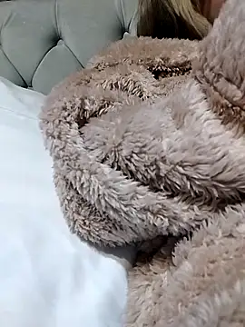 fofinhaa12 online show from November 4, 2025, 5:39 pm