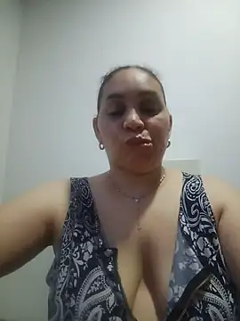 Snapshot of MirandaSoto chatting on July 9, 2026, 4:24 am MirandaSoto online show from July 9, 2026, 4:24 am