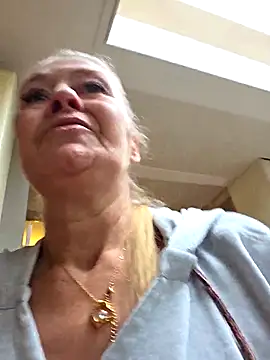 lisalustjouw online show from December 1, 2025, 12:39 pm