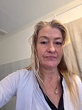 Snapshot of lisalustjouw chatting on April 3, 2026, 7:37 am lisalustjouw online show from April 3, 2026, 7:37 am