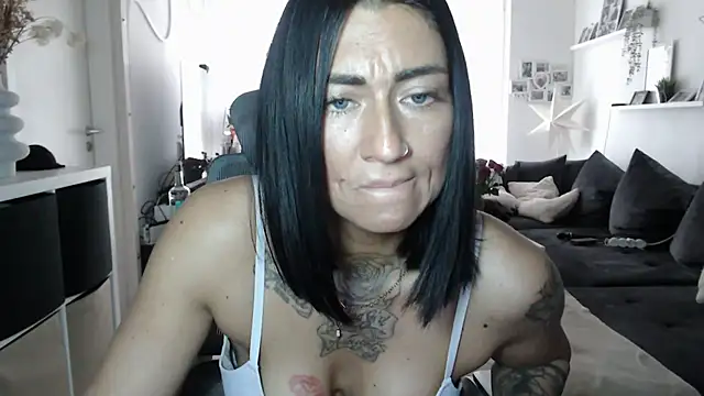 Snapshot of IntiMia chatting on February 16, 2026, 8:46 am IntiMia online show from February 16, 2026, 8:46 am