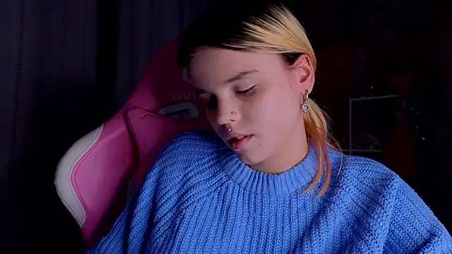 HanaMitsuri online show from February 3, 2025, 9:50 pm