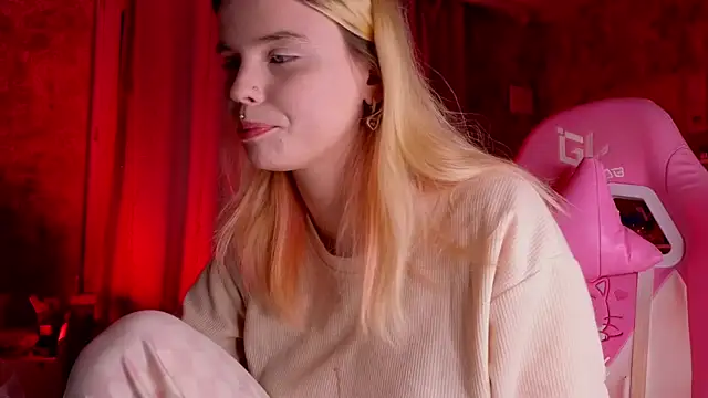 HanaMitsuri online show from February 12, 2025, 8:40 pm