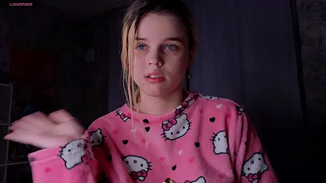 HanaMitsuri online show from January 12, 2025, 7:10 pm