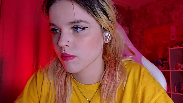 HanaMitsuri online show from March 22, 2025, 8:15 pm