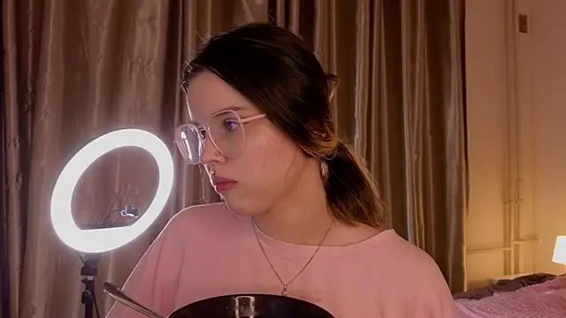 HanaMitsuri online show from November 10, 2025, 12:04 am