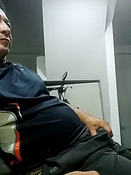 Snapshot of luchoarr chatting on February 25, 2026, 11:48 pm luchoarr online show from February 25, 2026, 11:48 pm