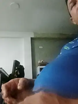 Snapshot of luchoarr chatting on February 14, 2026, 2:56 am luchoarr online show from February 14, 2026, 2:56 am