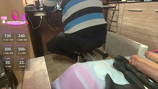 misteryman1956 online show from December 22, 2025, 5:51 am