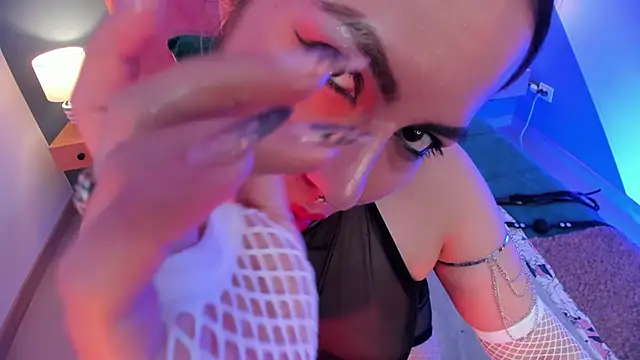 delilah fix online show from November 25, 2025, 8:20 pm