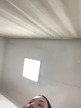 LeilaLow online show from March 21, 2025, 12:06 pm