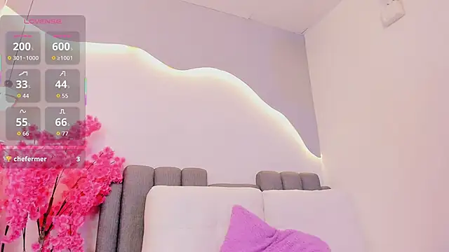 RenataJhonson  online show from December 5, 2025, 6:01 am