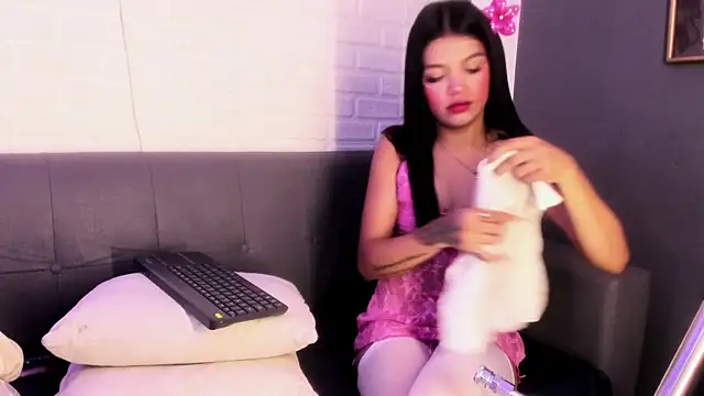 karina gomez 18 online show from October 11, 2025, 11:22 am