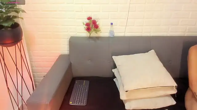 karina gomez 18 online show from September 28, 2025, 11:39 am