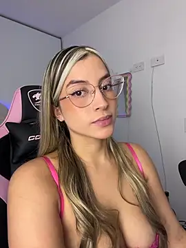 Snapshot of Issabela_G1 chatting on March 29, 2026, 3:19 am Issabela G1 online show from March 29, 2026, 3:19 am