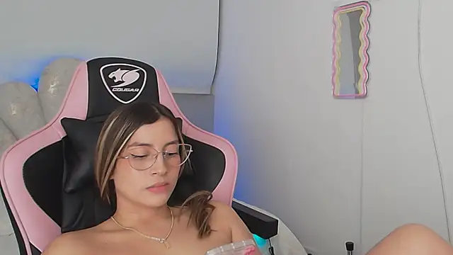 Snapshot of Issabela_G1 chatting on March 21, 2026, 8:19 am Issabela G1 online show from March 21, 2026, 8:19 am