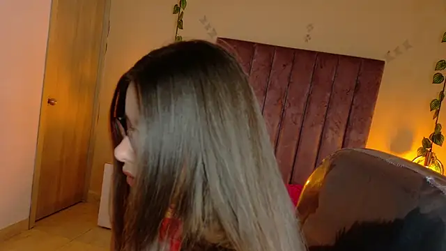 Charlotte Olsen  online show from February 5, 2026, 7:21 pm