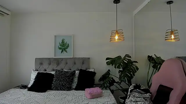 Nami sunny online show from December 2, 2025, 5:58 pm