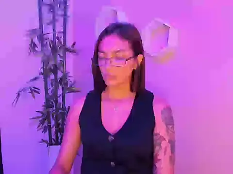 ASIAM BRUNET online show from May 12, 2026, 4:02 pm