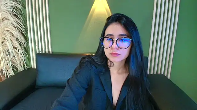 ChloeTurner  online show from October 13, 2025, 3:13 pm