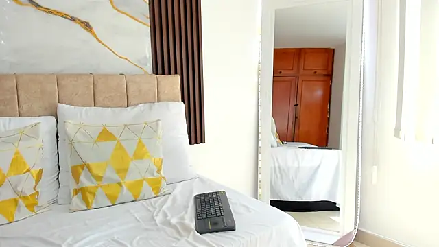 Snapshot of emagarcia chatting on March 16, 2026, 6:54 pm emagarcia online show from March 16, 2026, 6:54 pm