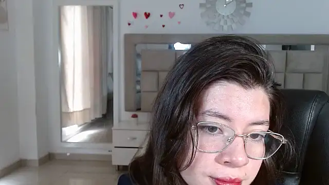 zoecruzz online show from September 24, 2025, 2:34 pm