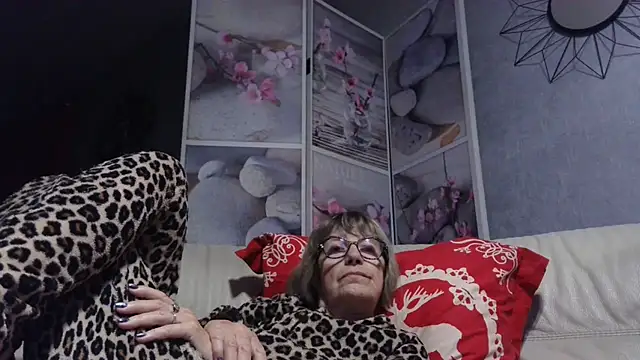 Miss-Lova online show from January 15, 2025, 12:51 am