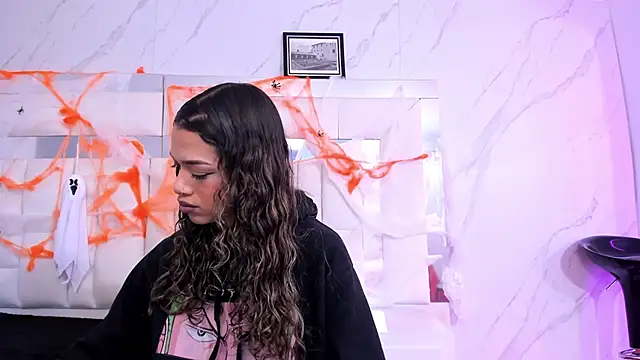 BritneyCollins online show from October 16, 2025, 11:40 am