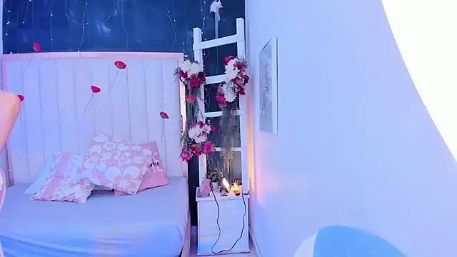 margot smith  online show from March 4, 2026, 12:35 pm