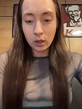 Holly Play online show from July 4, 2026, 9:59 am