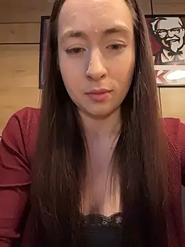 Holly Play online show from May 26, 2026, 10:02 am