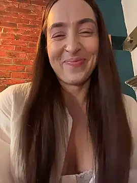 Holly Play online show from July 24, 2026, 8:54 am