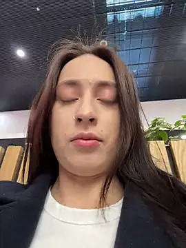 Holly Play online show from March 10, 2025, 8:17 am