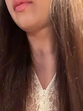 Holly Play online show from July 23, 2026, 8:00 am