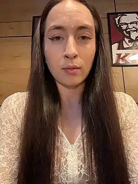 Holly Play online show from June 19, 2026, 9:04 am