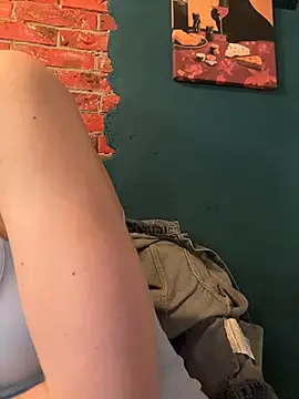 Holly Play online show from July 28, 2026, 11:17 am