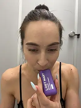 Holly Play online show from July 6, 2026, 3:03 pm