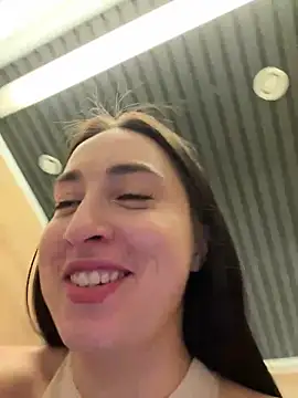 Holly Play online show from March 7, 2025, 2:23 pm