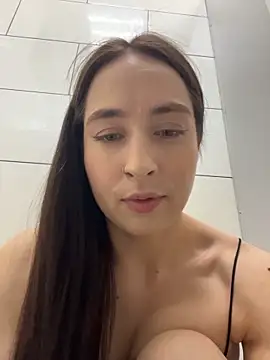Holly Play online show from June 18, 2026, 9:14 am