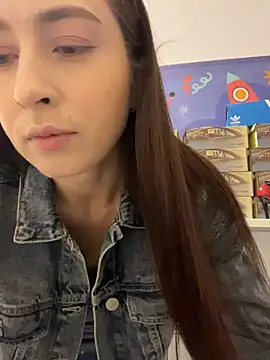Holly Play online show from July 21, 2026, 7:53 am