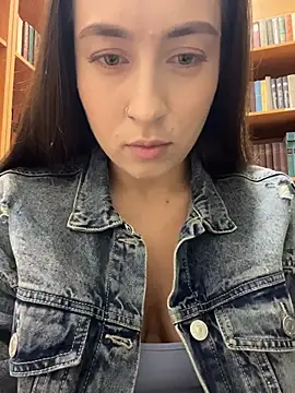 Holly Play online show from July 22, 2026, 9:55 am