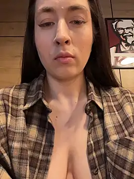 Holly Play online show from June 8, 2026, 10:05 am