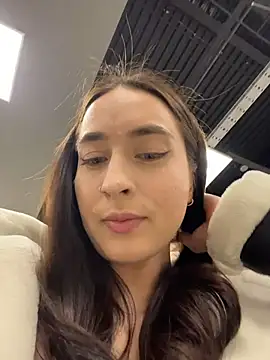 Holly Play online show from March 2, 2026, 12:23 pm