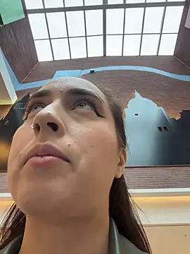 Holly Play online show from October 16, 2025, 9:06 am