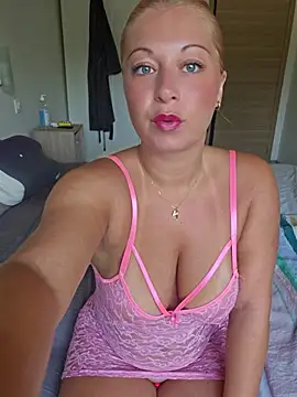 Snapshot of Chaudesquirt chatting on July 16, 2026, 9:17 am Chaudesquirt online show from July 16, 2026, 9:17 am