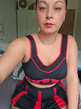 Chaudesquirt online show from May 3, 2026, 9:03 am