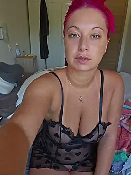 Snapshot of Chaudesquirt chatting on July 22, 2026, 9:11 am Chaudesquirt online show from July 22, 2026, 9:11 am