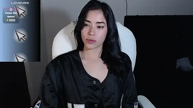 LESLIEBLACK  online show from February 27, 2025, 2:57 am