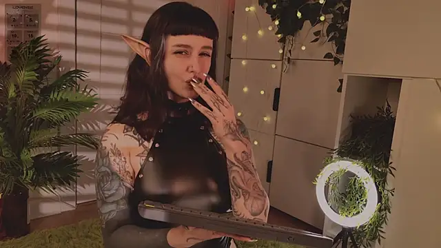 MichaellaMoon online show from January 15, 2026, 4:43 pm