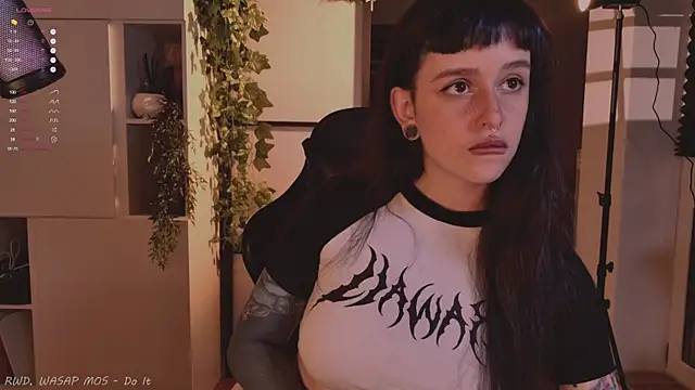 MichaellaMoon online show from September 24, 2025, 5:08 pm